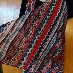 Eye-catching shrug. One size.
